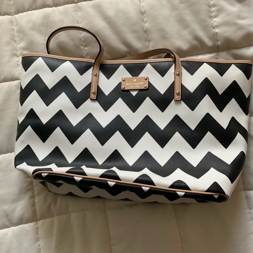 VGUC Kate Spade black and white chevron tote